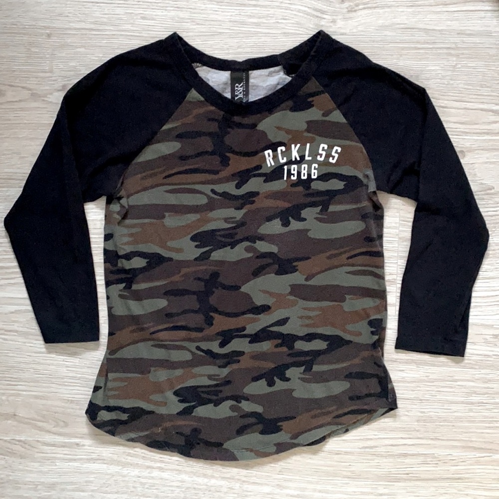 Young and Reckless XS Camo Tee baseball shirt